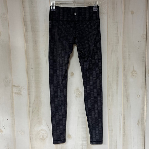 Lululemon Black And Gray Zig Zag Pattern Leggings Sz S - Picture 2 of 4